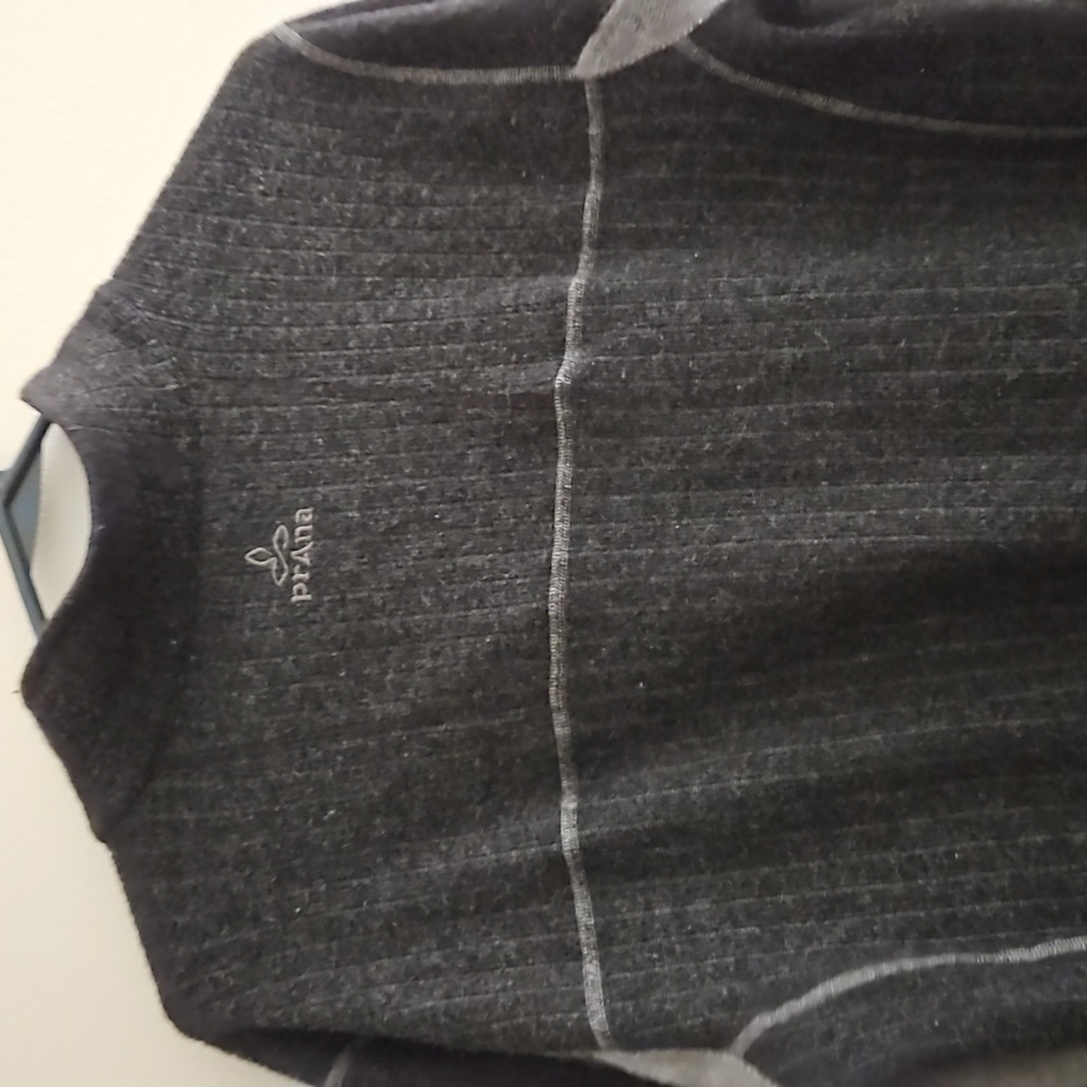 Medium PRANA Sweater - Picture 5 of 5